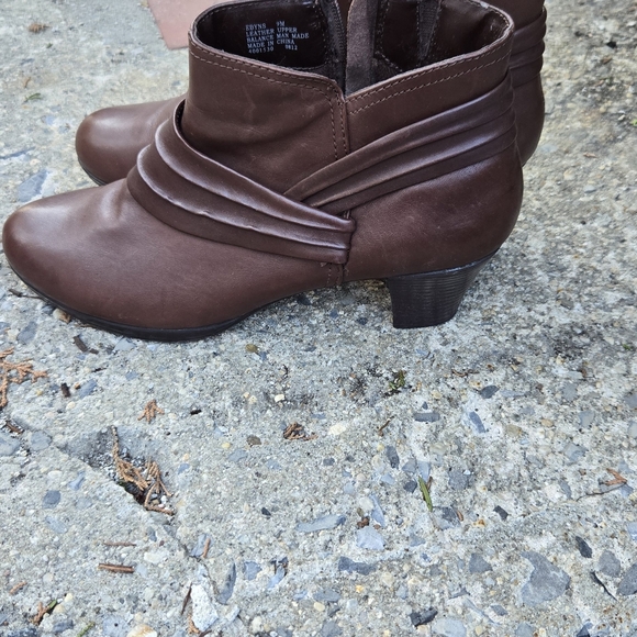 Easy Spirit Size 9 - Picture 4 of 5